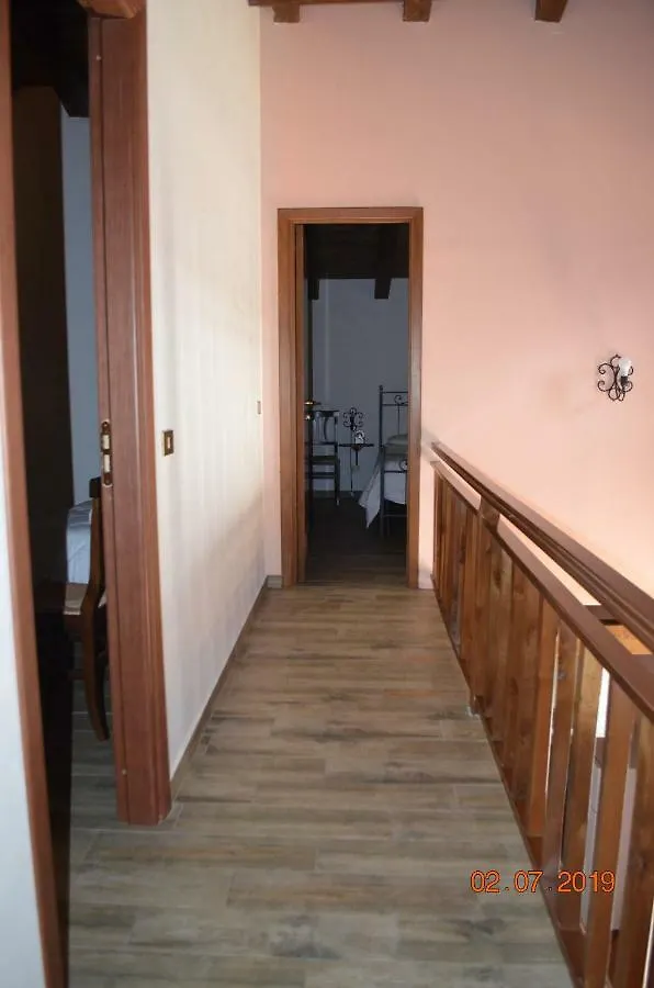 Farma Agriturismo Il Vignale Longi Itálie